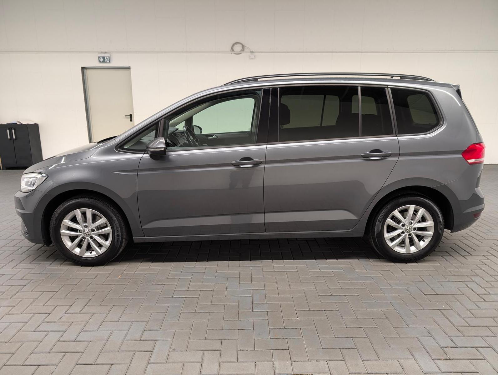 Volkswagen Touran 7-Sitzer/LED/Navi/AHK/SHZ/Kam/ACC/16-LM