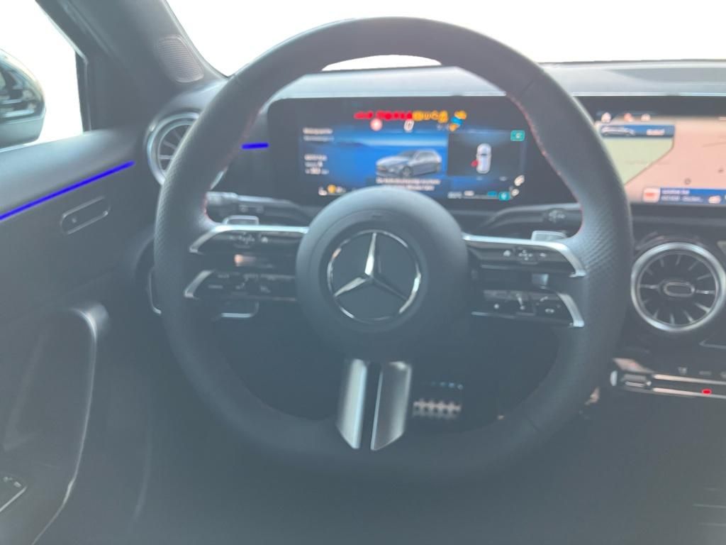 Fahrzeugabbildung Mercedes-Benz A 200 Kompaktlimousine AMG*AHK*Kamera*LED*Sitzzg