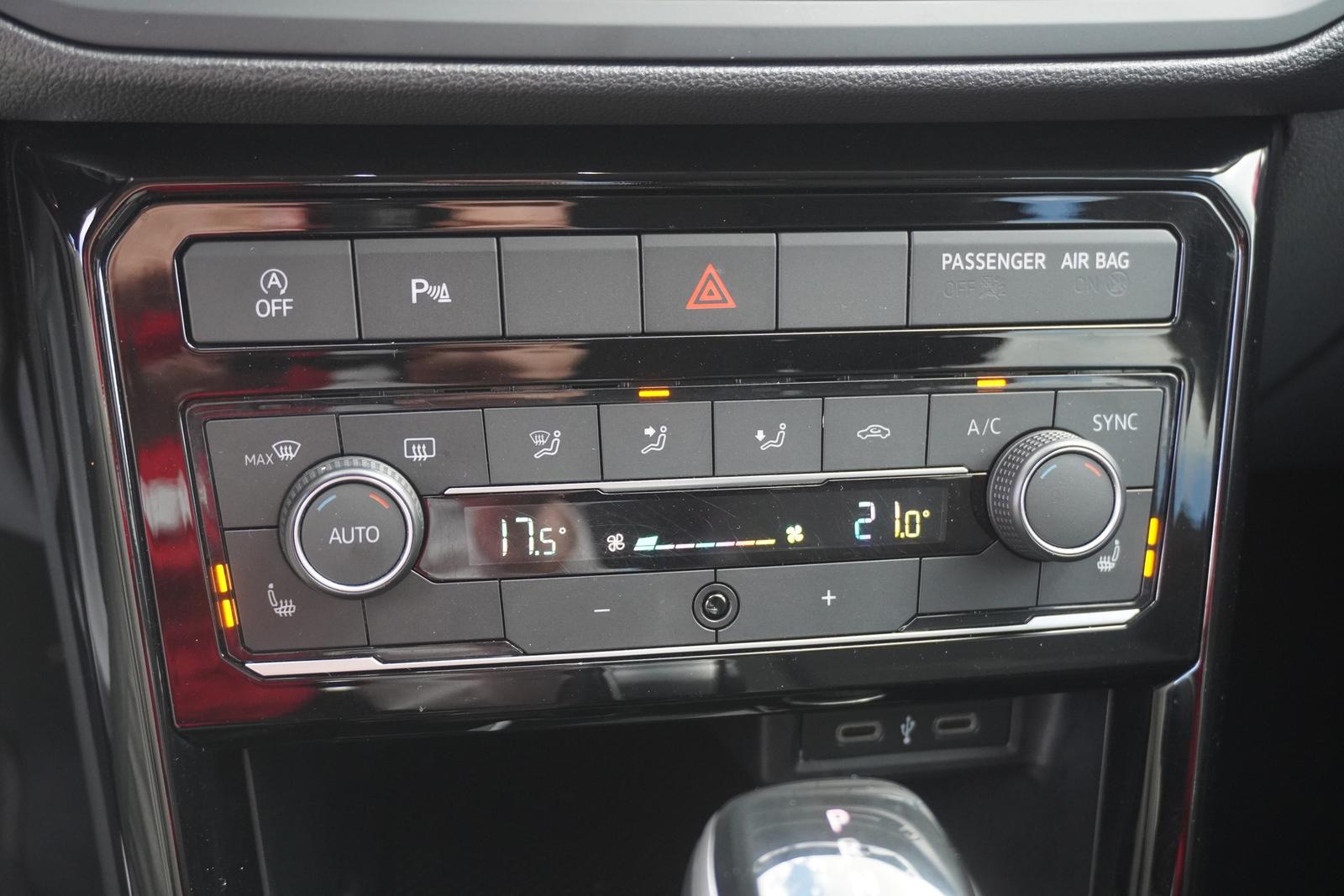 Volkswagen T-Cross 1.0 TSI  Style DSG LED Navi Teilleder