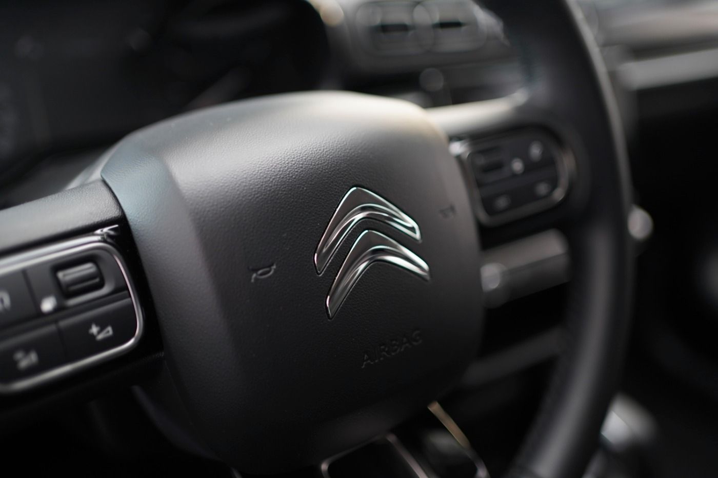 Fahrzeugabbildung Citroën C3 PureTech 110 EAT6 Shine Automatik Sitzheizung