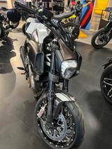 Ducati Diavel Carbon Weiß Top Zustand viel Zubehör - DUCATI MOTORRAD