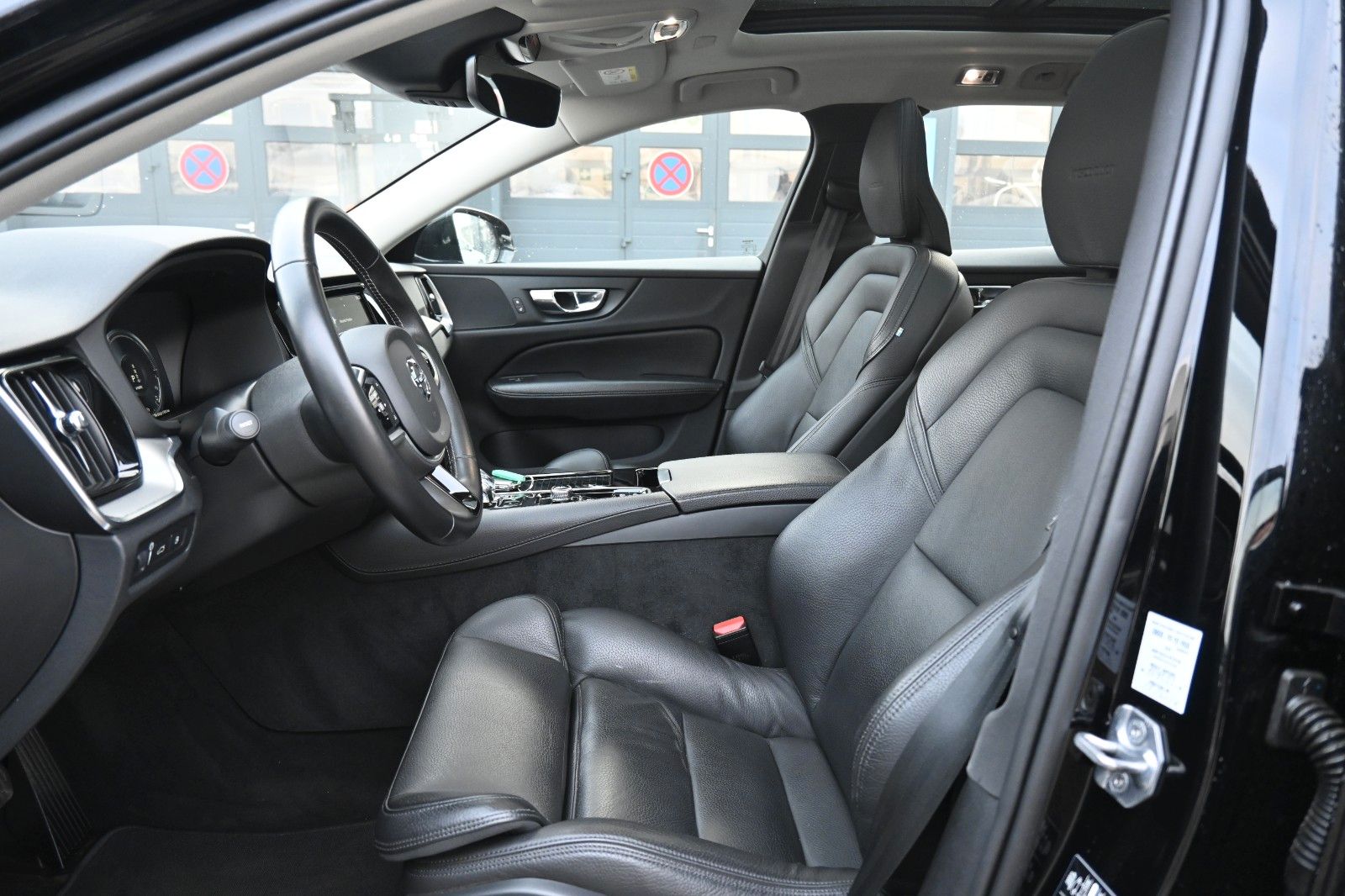 Fahrzeugabbildung Volvo V60 T8 AWD Inscription*LED*HUD*PANO*CAM*PDC*STHZ