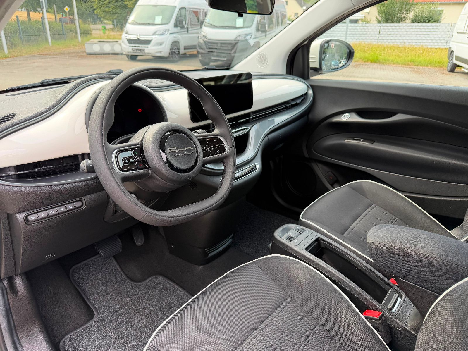 Fahrzeugabbildung Fiat 500 1.0 Hybrid FireFly 48 kW Icon
