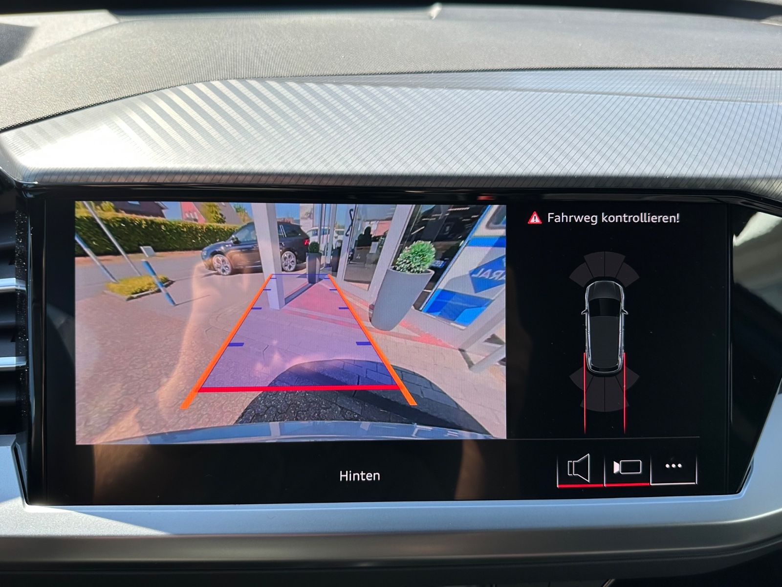 Fahrzeugabbildung Audi Q4 45 e-tron advanced quattro Navi/ACC/Matrix