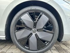 Fahrzeugabbildung Volkswagen Passat Variant 2.0 TDI R-Line Black NEUES.MODELL