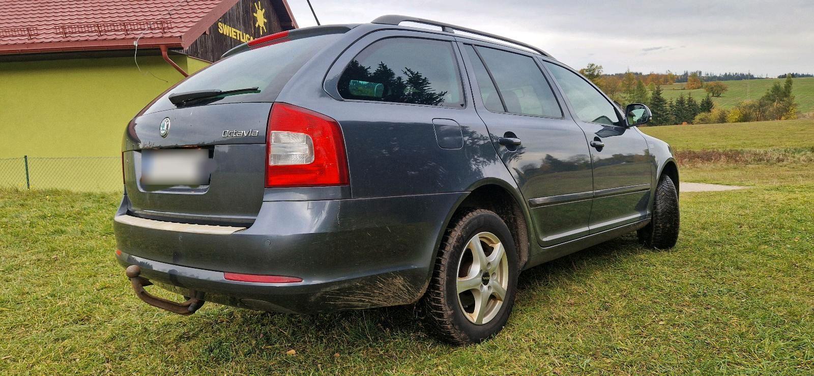 Skoda Octavia 2011 — салон