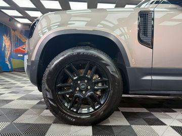 Land-Rover Defender - 8