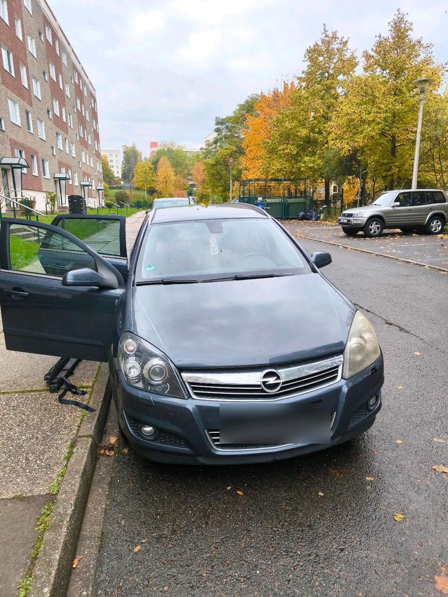 Opel Astra 2007 — салон