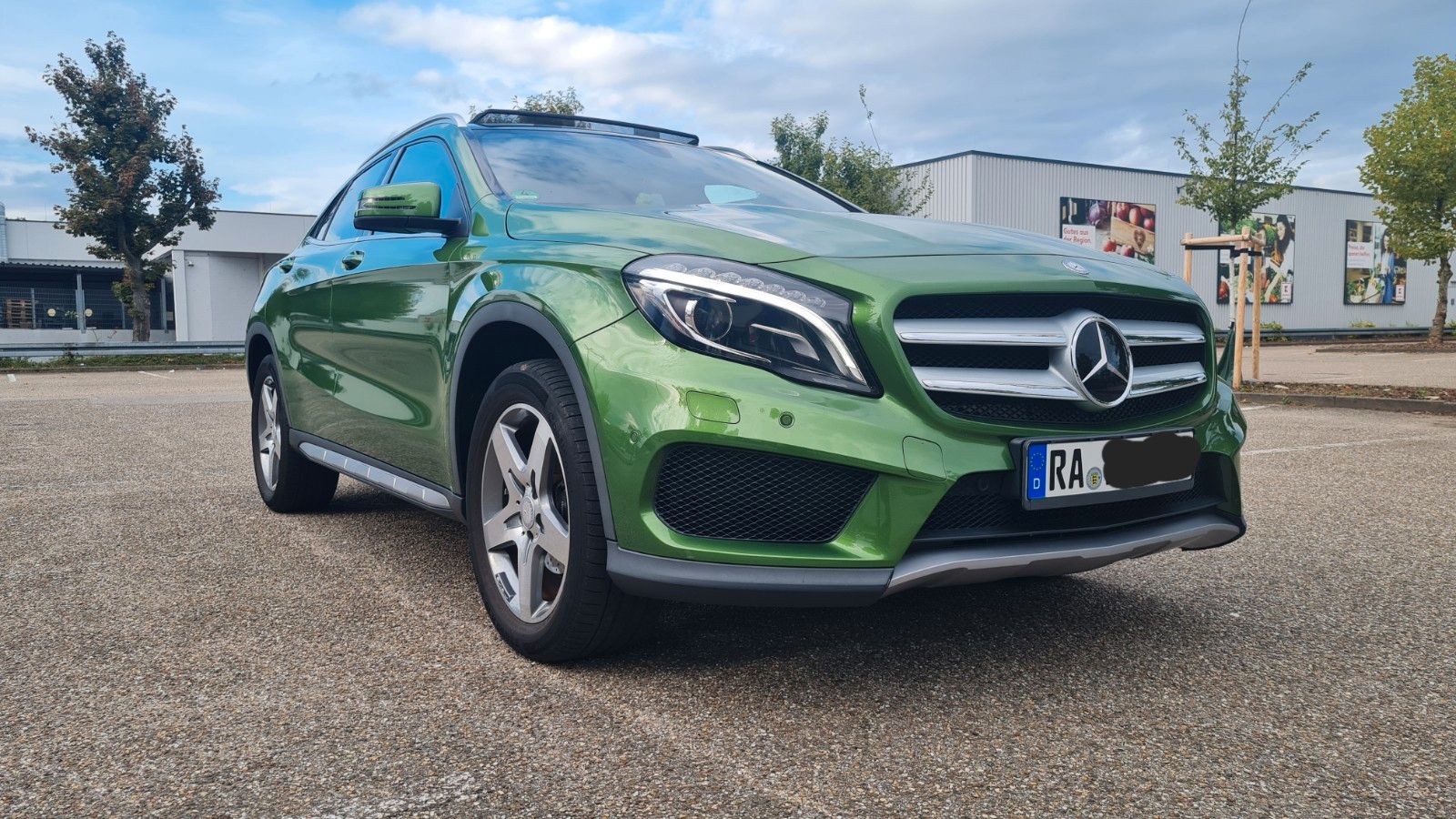 MERCEDES-BENZ GLA AMG*PANO*KAMERA * NAVI *TEMPO 