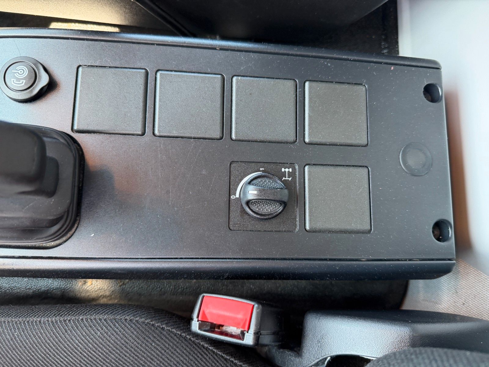 Fahrzeugabbildung Iveco Eurocargo ML120E25 LBW PAlfinger 1.500kg 3 Sitze