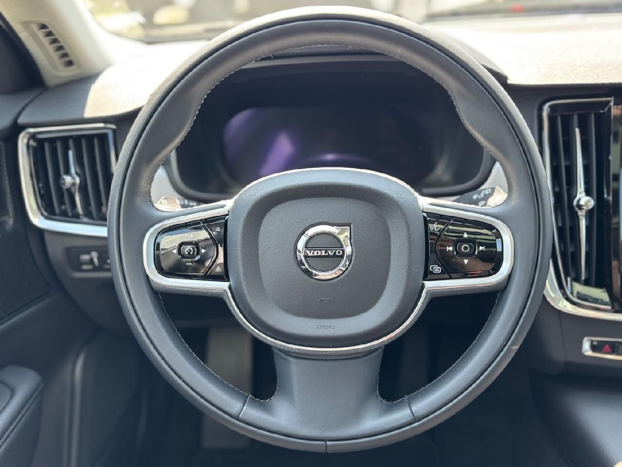 Fahrzeugabbildung Volvo V90 Kombi Inscription Expression Recharge Plug-I