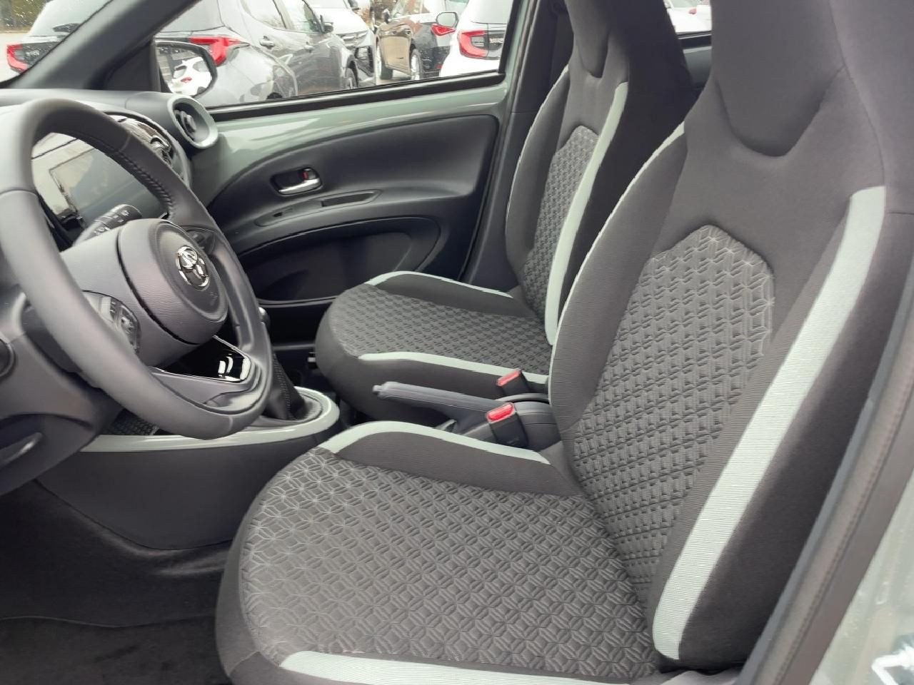 Fahrzeugabbildung Toyota Aygo X 1,0 l Teamplayer 5 M/T