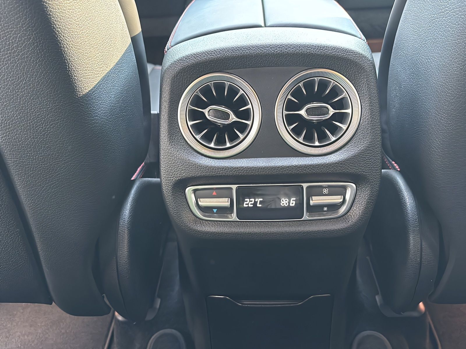 Fahrzeugabbildung Mercedes-Benz G 63 AMG NIGHT GSHD 360° BURMESTER AHK MULTIBEAM