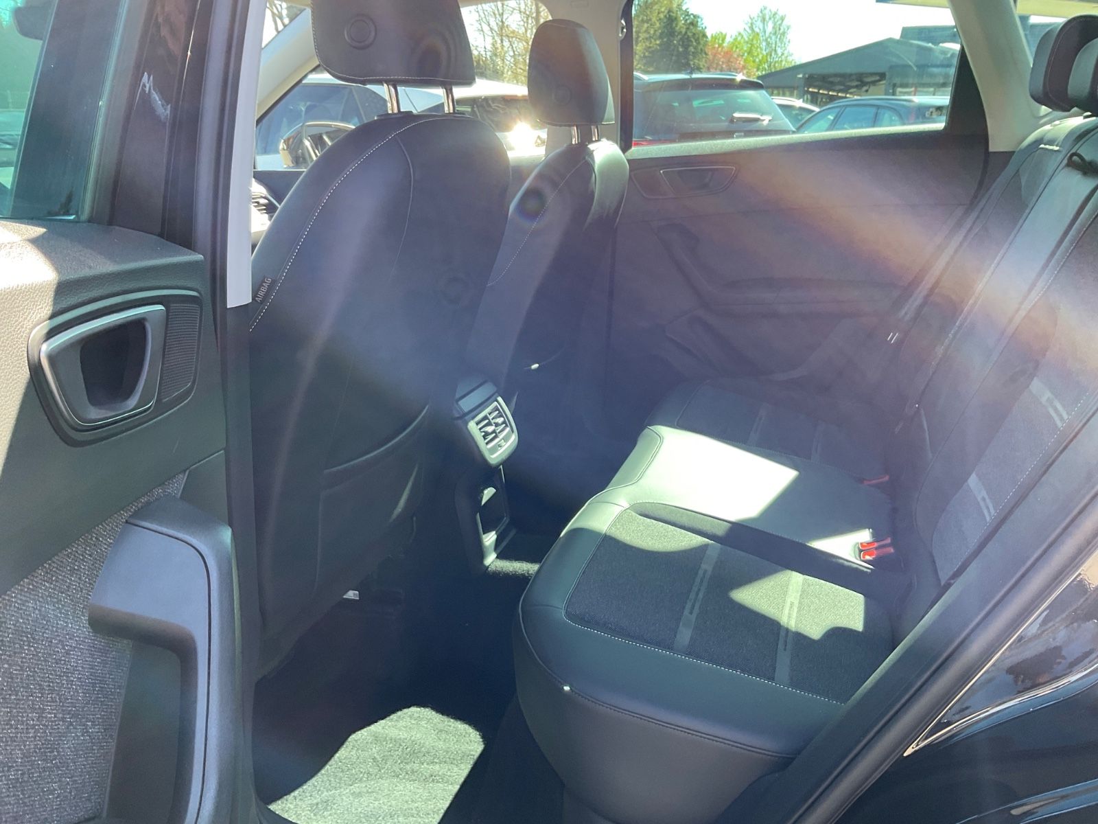 Fahrzeugabbildung SEAT Ateca 1.5 TSI Xperience DSG,LED,Kamera,Navi