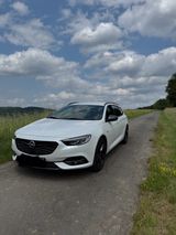 Opel Insignia 1.6 Turbo Ultimate AHK, Leder, Bose uvm - Opel Insignia mit Benzin-Antrieb: Kombi, 1.6