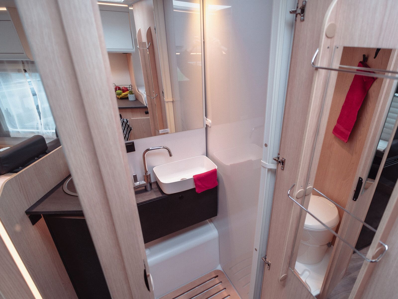 Fahrzeugabbildung Sunlight Adventure T Ford 670S Navi/Kamera, SAT/TV uvm.