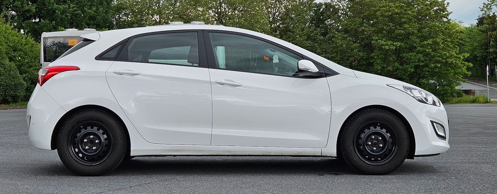 HYUNDAI i30 blue Euro 6 Alufelgen 8-fach bereift