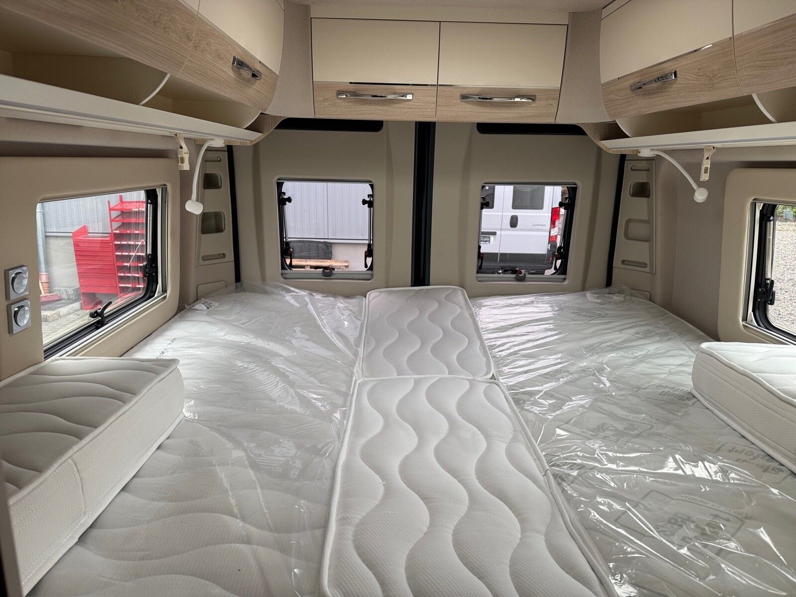 Fahrzeugabbildung Eura Mobil Van V 635 EB 180 PS, Skyroof, Automatik