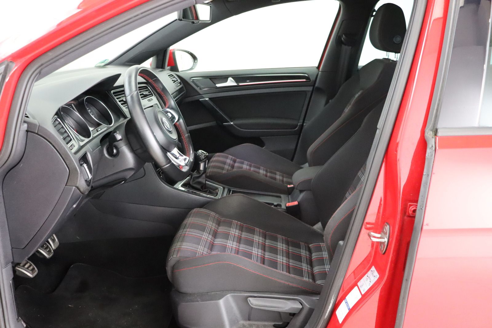 Fahrzeugabbildung Volkswagen Golf 2.0 TSI GTI * Standheizung * PDC