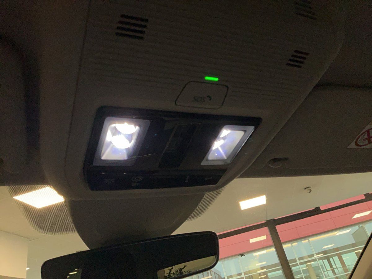 Fahrzeugabbildung Volkswagen Golf VIII Active 1.5 eTSI DSG Pano LED