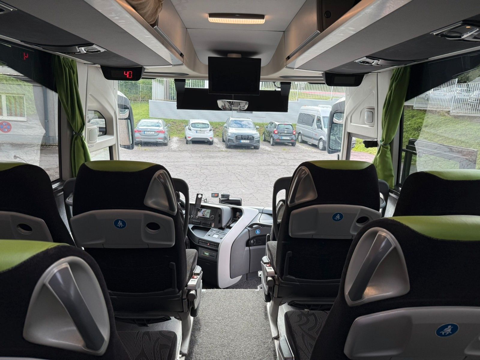 MERCEDES-BENZ  2019 - Image 28 of 30