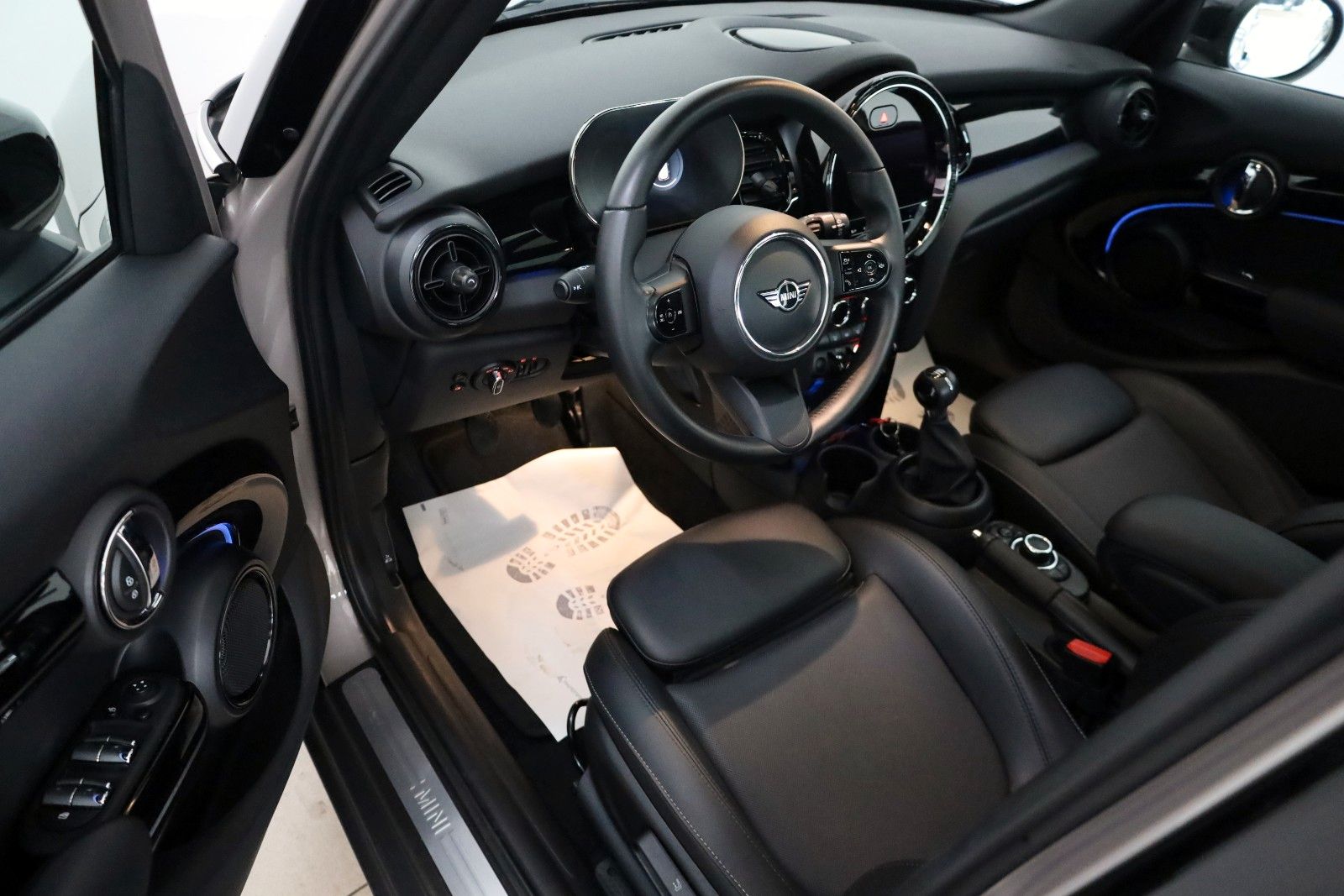 Fahrzeugabbildung MINI COOPER Mini 5-trg,Leder,Navi,Panorama,LED