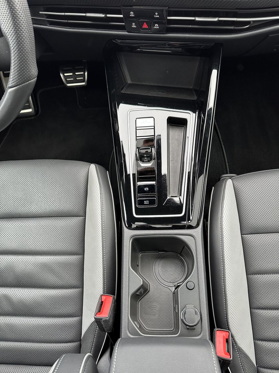 Fahrzeugabbildung Volkswagen Golf Variant 2.0 TSI DSG R-Line NAV+LED+AHK+PANO