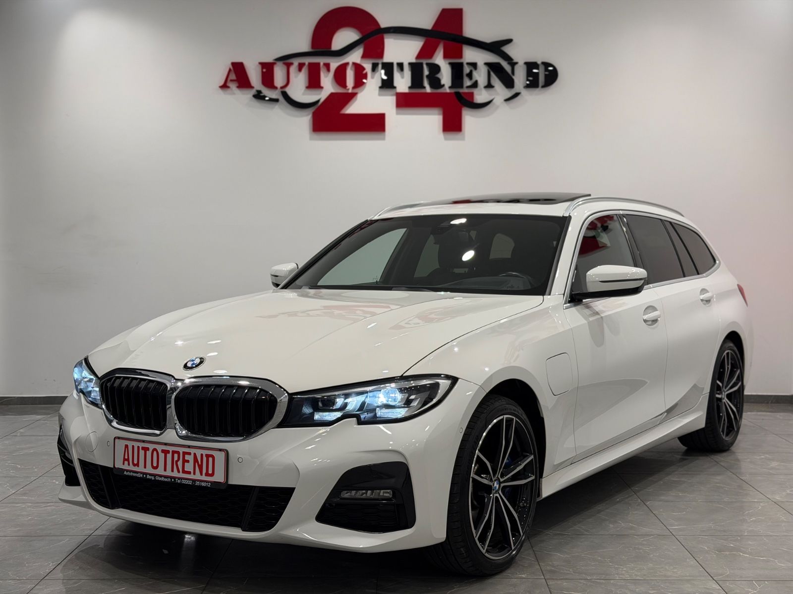 BMW 330 e xDrive M-Sportpaket Touring PANO+HEAD-UP imagem 3