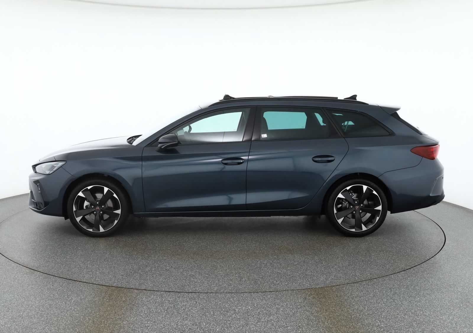Cupra Leon ST 1.5eTSI DSG LED ACC Pano AHK imagem 2
