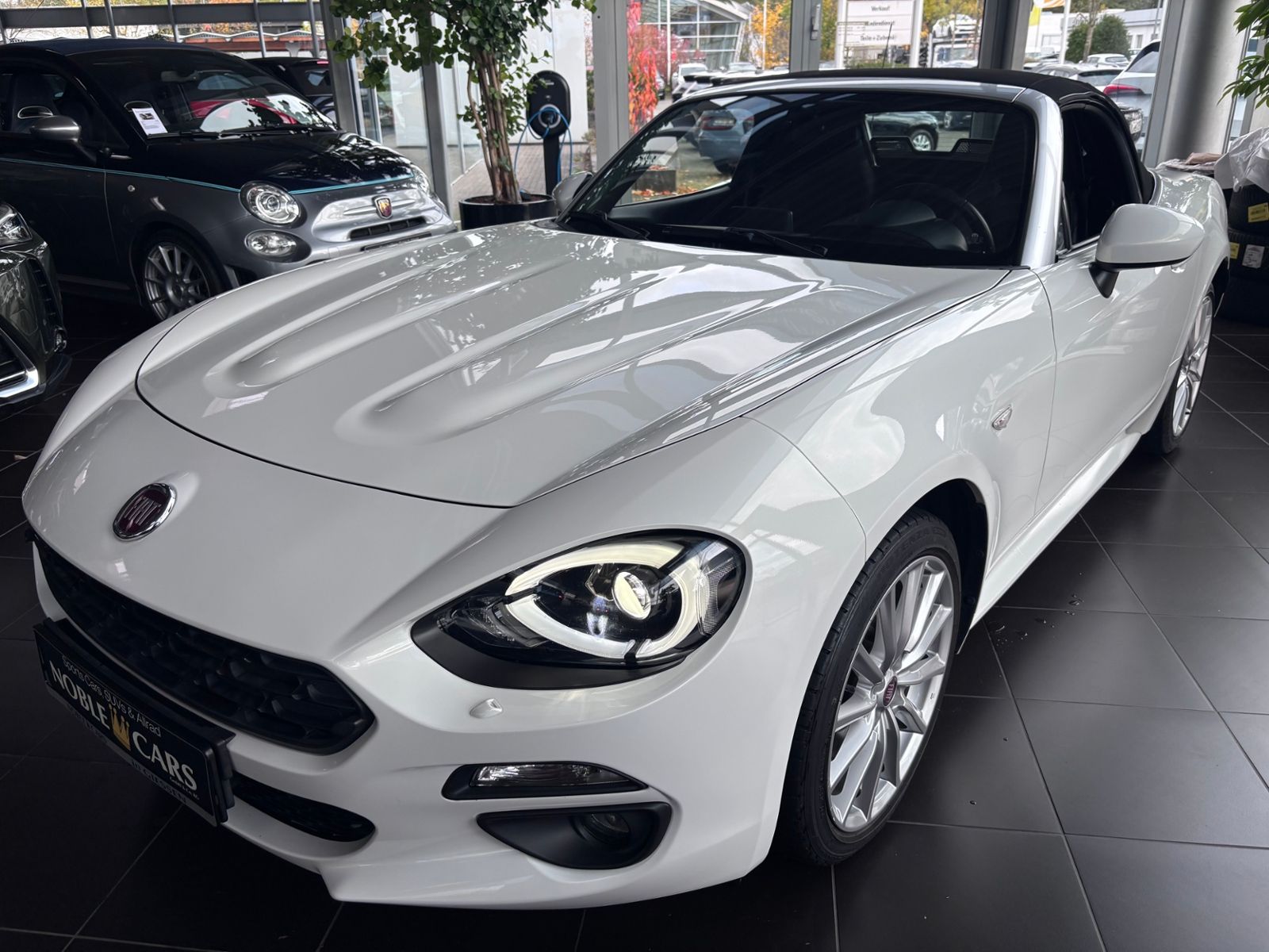Fahrzeugabbildung Fiat 124 Spider Lusso LED NAVI ALU