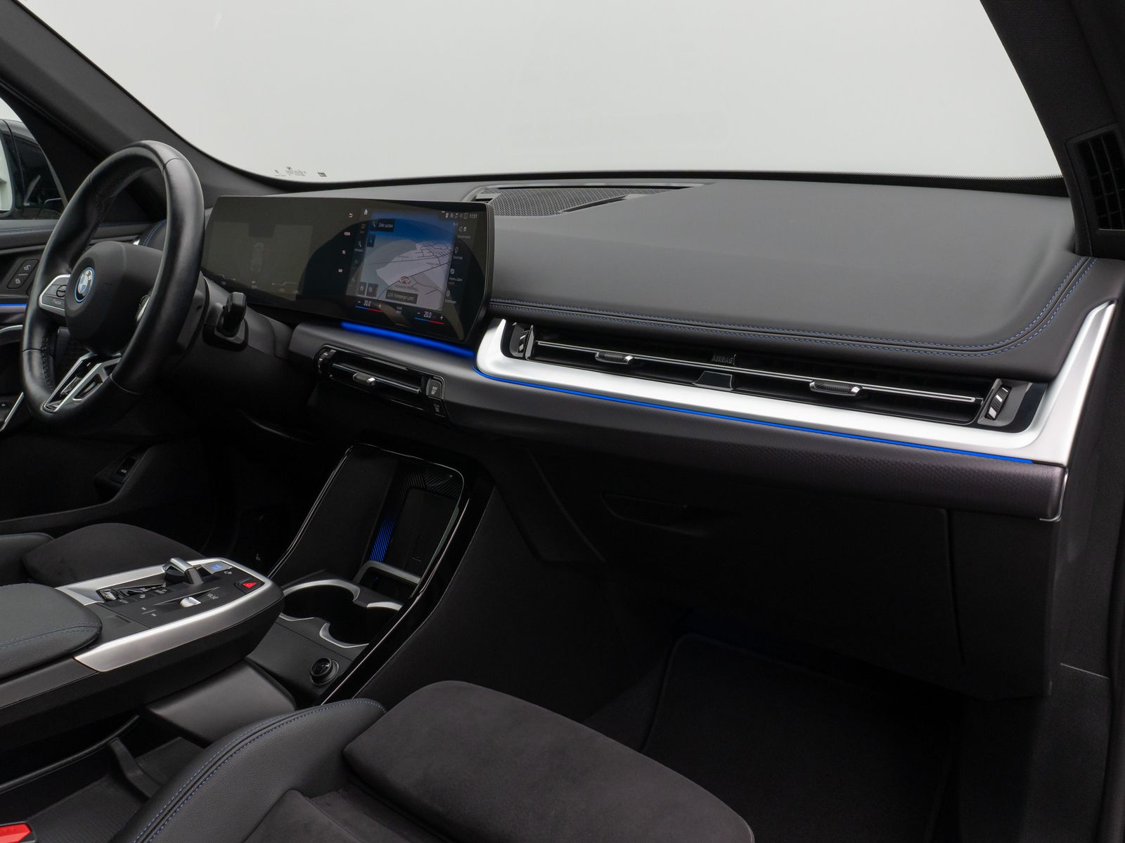 Fahrzeugabbildung BMW iX1 xD30 M Sport DAB Panorama Kamera Komfort 19"