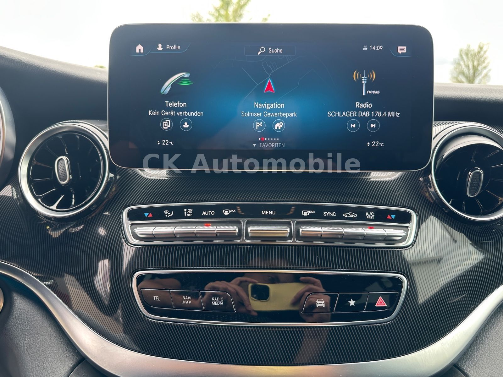 Fahrzeugabbildung Mercedes-Benz V 250d Edition 4MATIC Kompakt AMG-Line / 6 Sitze