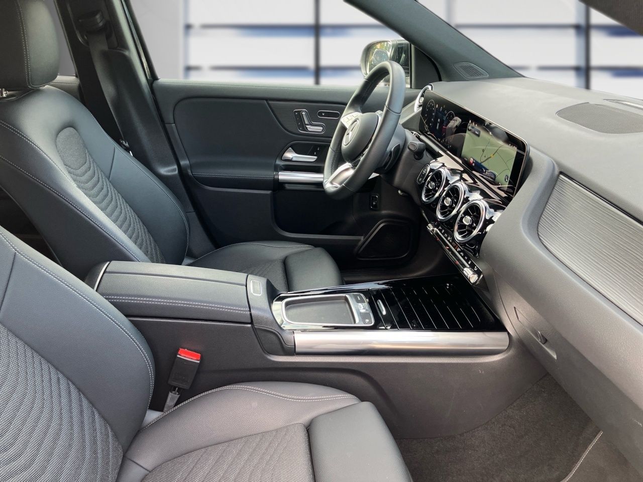 Fahrzeugabbildung Mercedes-Benz GLA 200 d AHK-STANDHEIZ+LENKRADHEIZ+KAMERA+