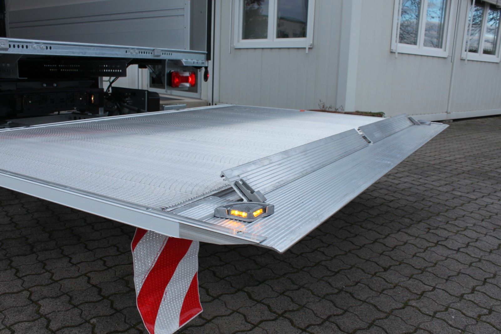 Fahrzeugabbildung Iveco 70C18HA8/P Schiebeplane