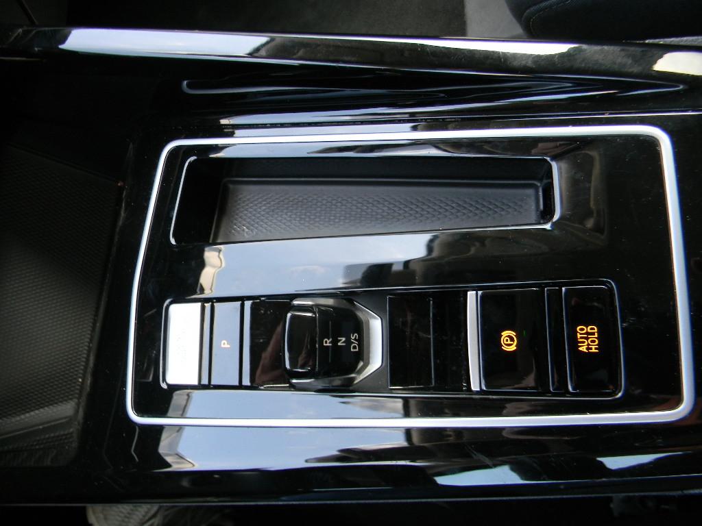 Volkswagen Golf VIII Lim. Style 1,5 eTSI DSG Kamera, миниатюра 12