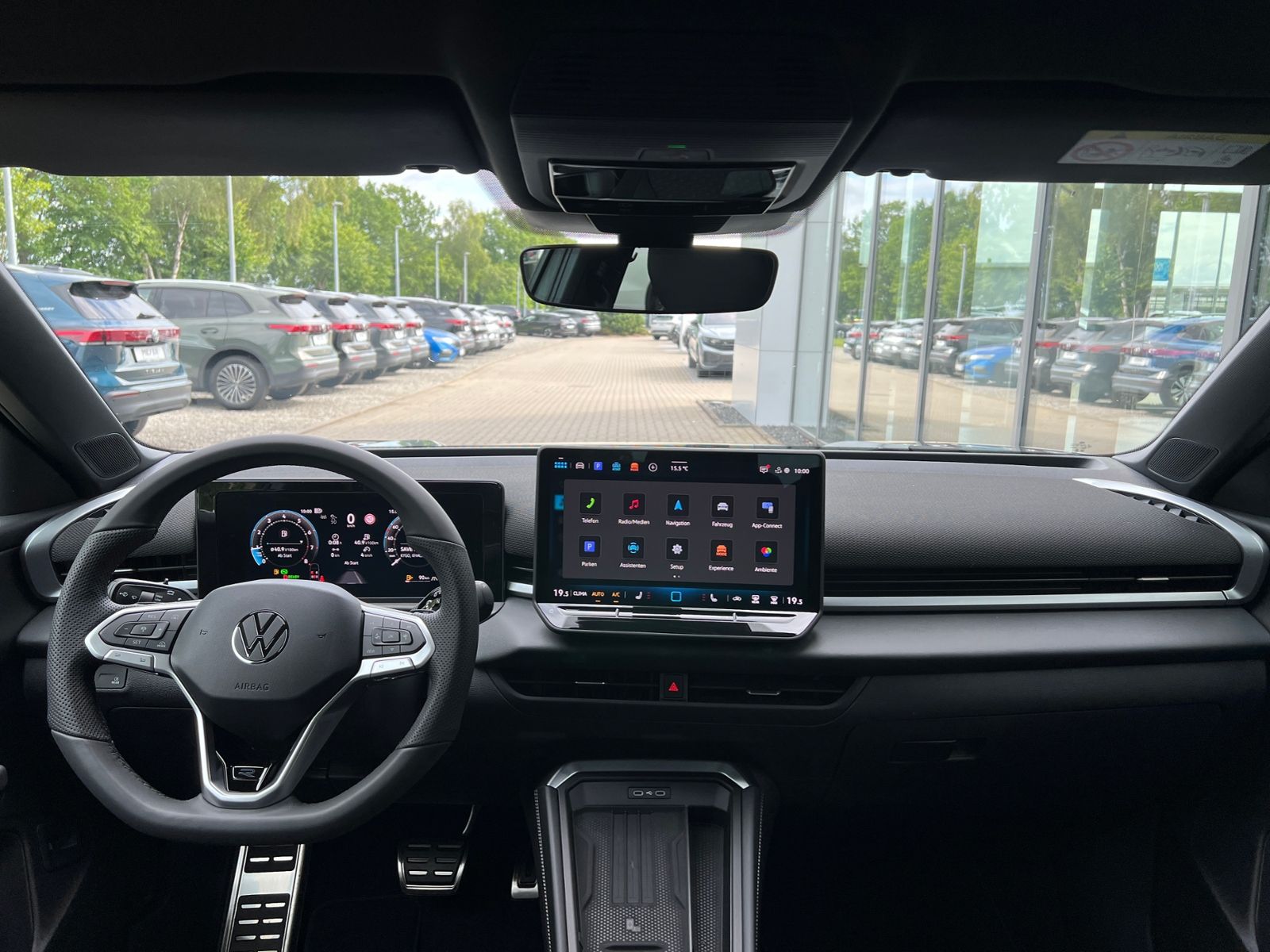 Fahrzeugabbildung Volkswagen T-Roc R-Line 1.5 eTSI DSG *AHK, LED, ACC, 18"-LM