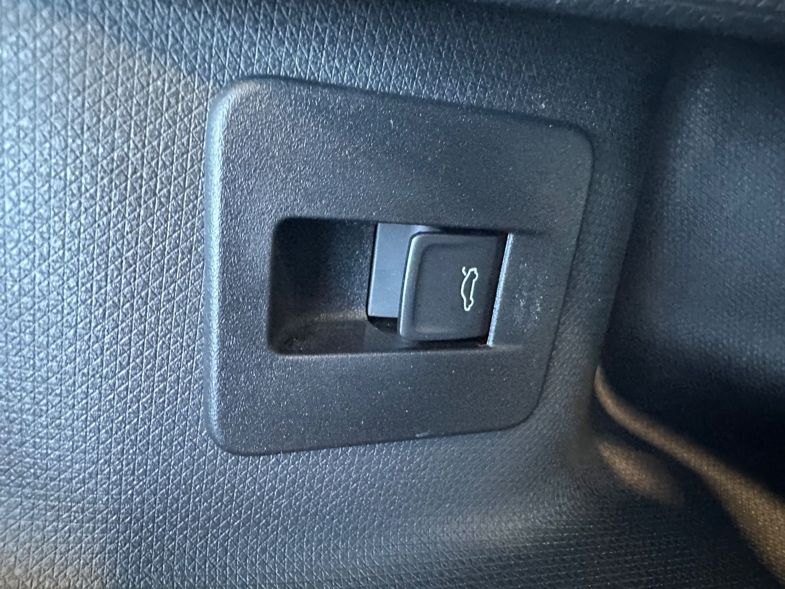 Fahrzeugabbildung CUPRA Terramar 1.5 eTSI DSG NAV+LED+AHK+HUD+KAM+SHZ