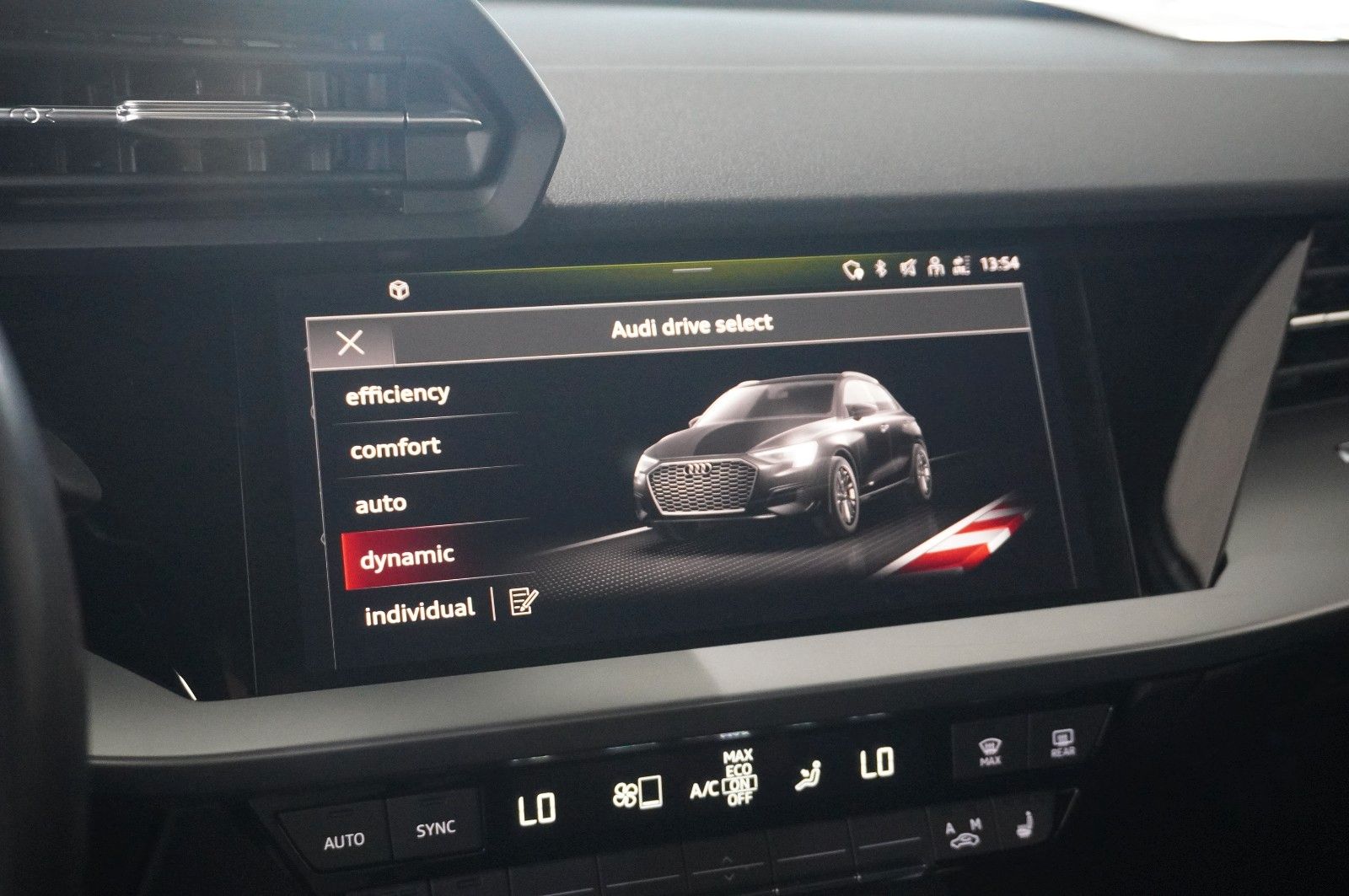 Fahrzeugabbildung Audi A3 Sportback 35 TFSI S-TRONIC NAVI/LED/SPORT/ACC