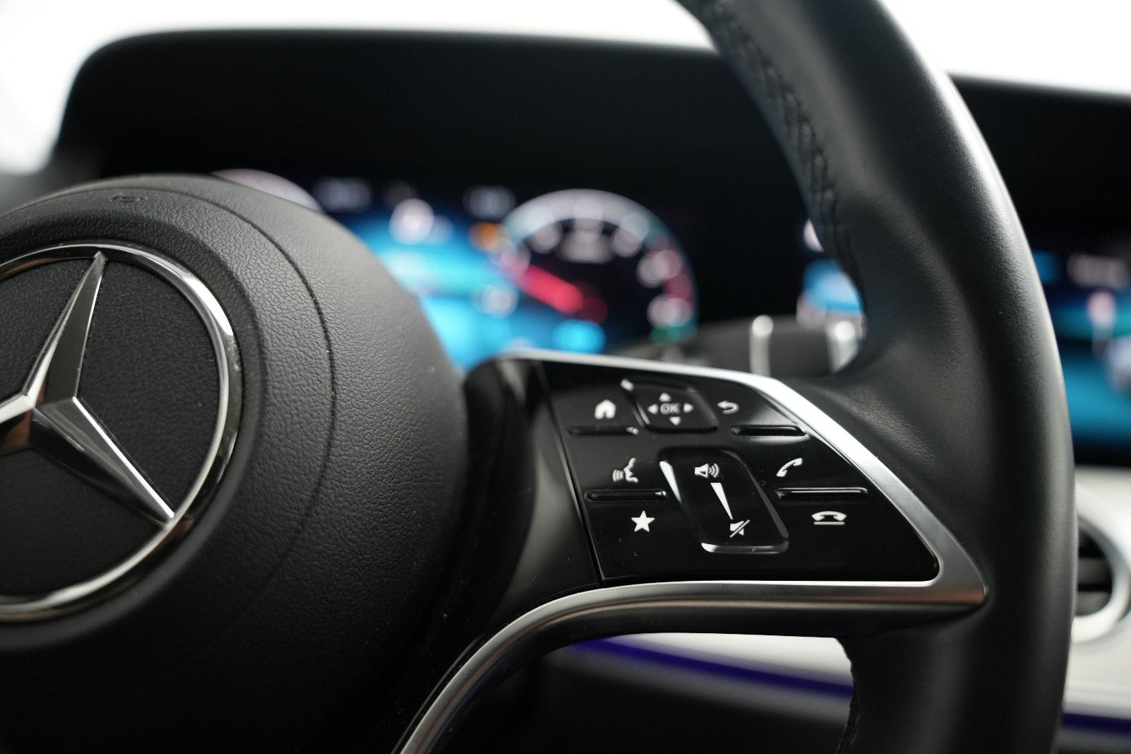 Fahrzeugabbildung Mercedes-Benz E 300 de/Plug-in/Leder/Ambiente/LED/360°Cam/SHZ/
