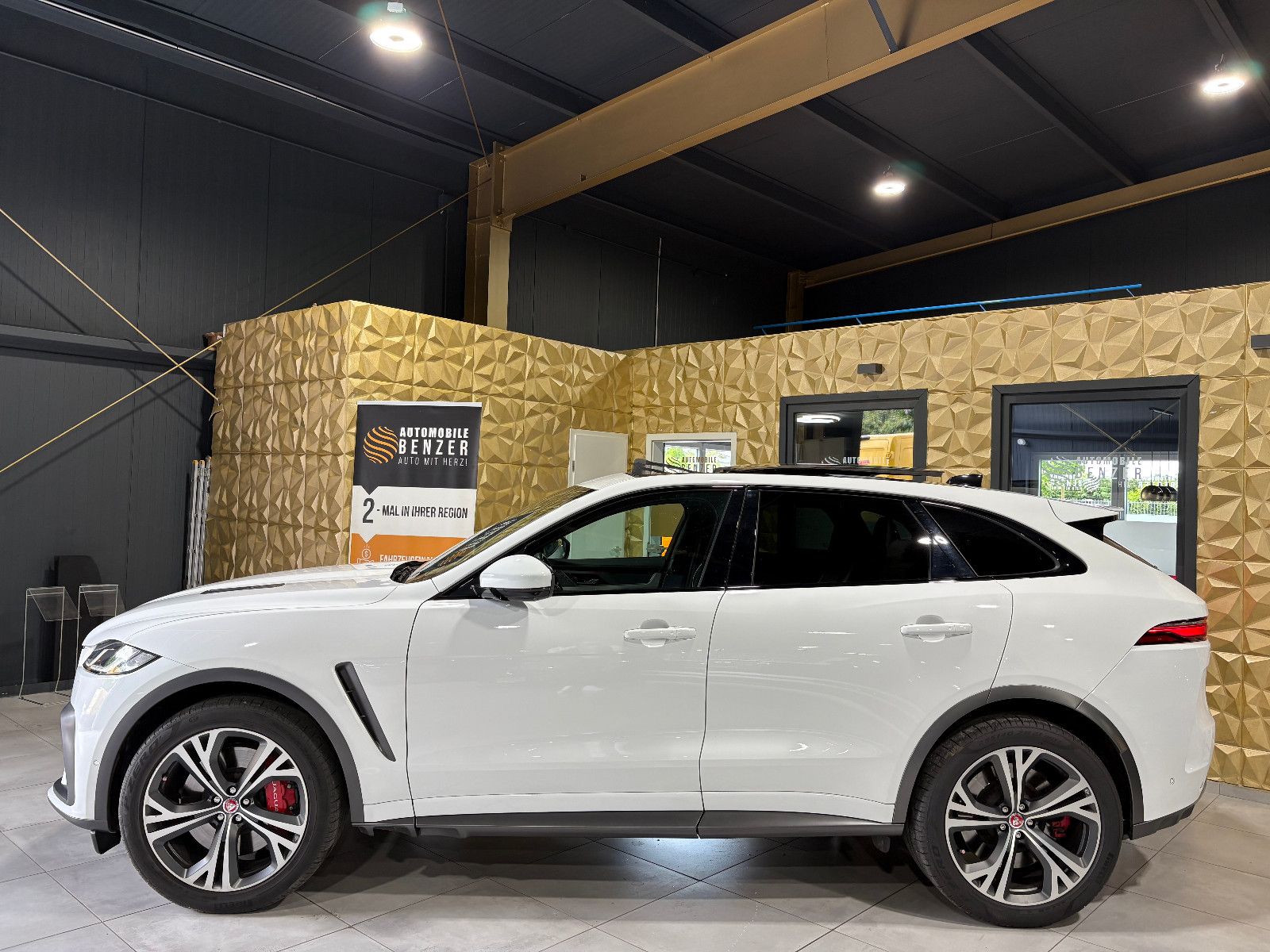 Fahrzeugabbildung Jaguar F-PACE SVR AWD/PANO/360°/APPLE/ACC/AMBIENTE/SHZ