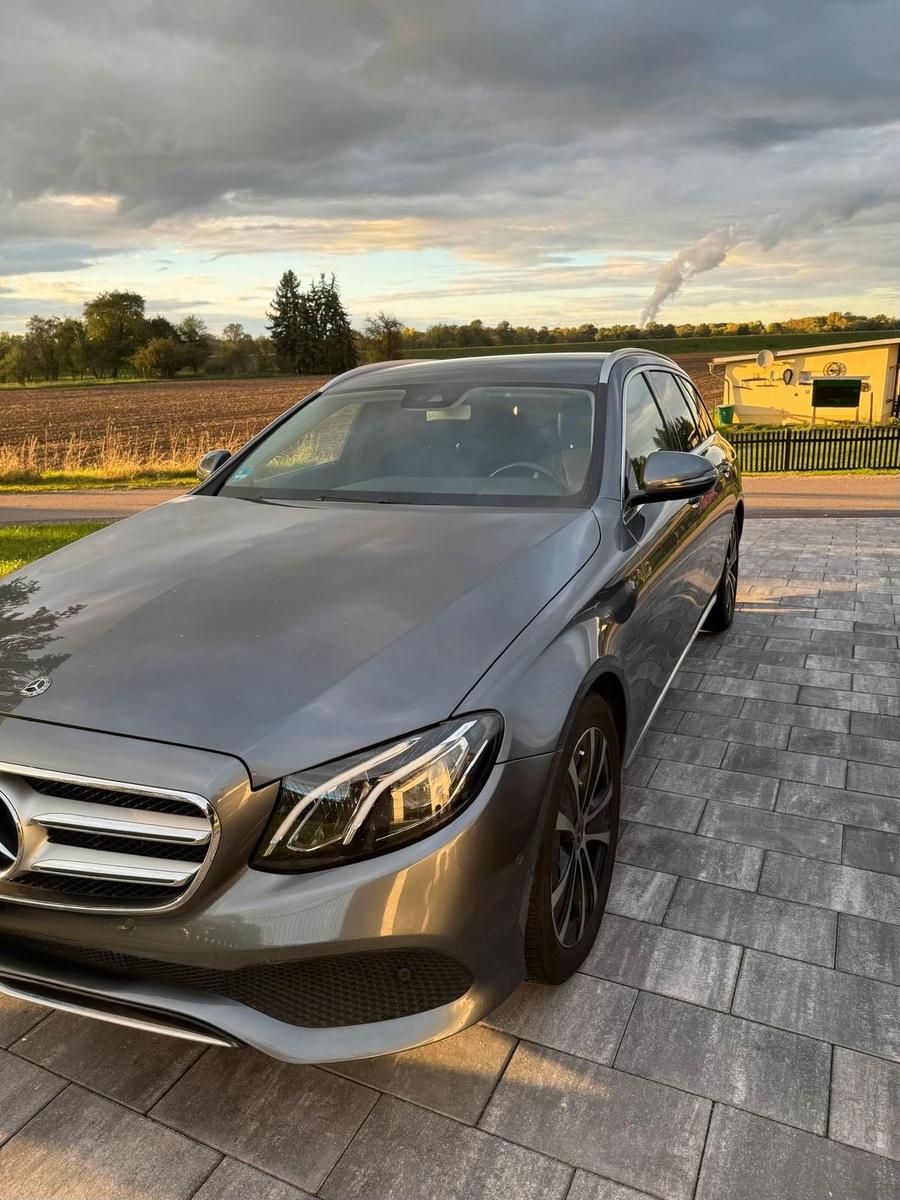 Mercedes-Benz E 220