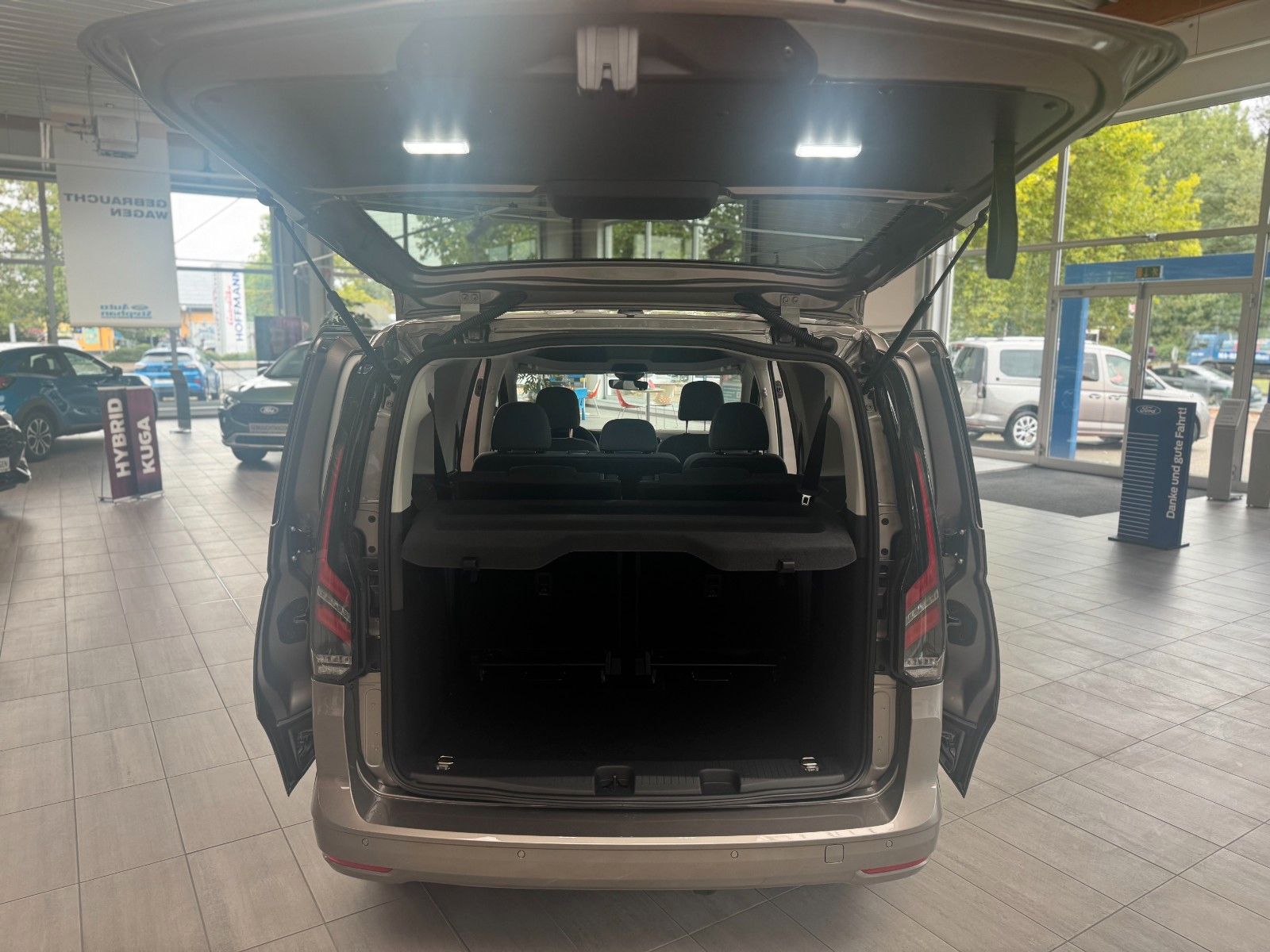 Fahrzeugabbildung Ford Grand Tourneo Connect Titanium