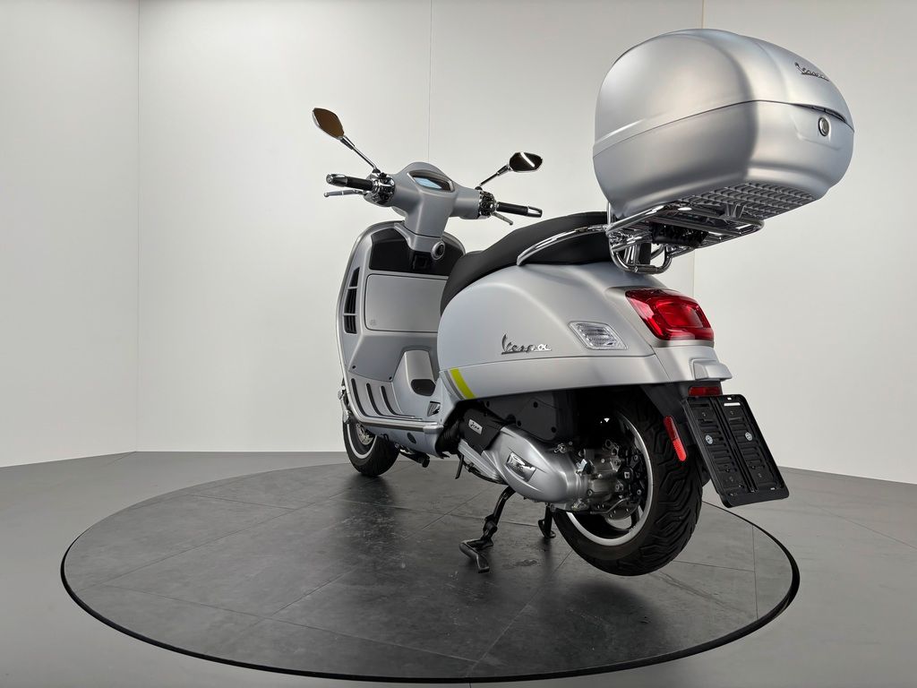 Fahrzeugabbildung Vespa GTS 125 SUPER TECH *NEUWERTIG *TOPCASE