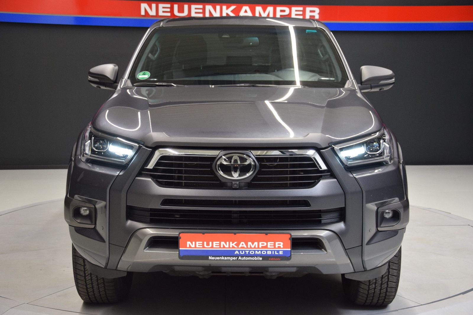 Fahrzeugabbildung Toyota Hilux 4x4 Invincible DoKa AHK JBL Keyless LED