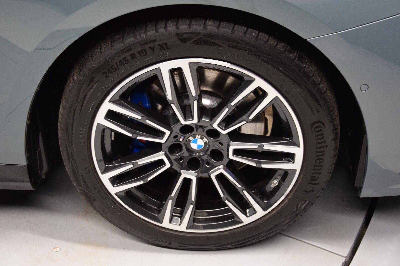 Fahrzeugabbildung BMW 520d xDrive Tour M Sport Pro Iconic Glow Stndhzg