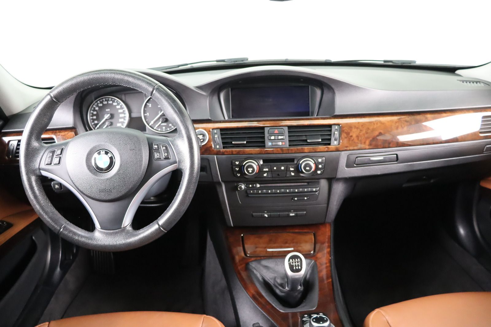 Fahrzeugabbildung BMW 318 i Touring * Xenon * Leder * Pano *