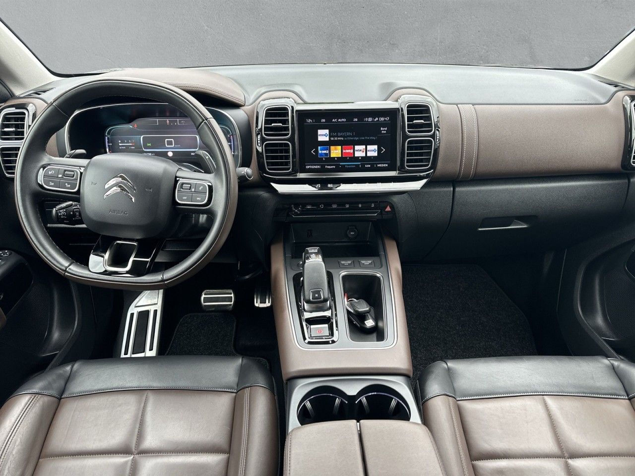Fahrzeugabbildung Citroën C5 Aircross 2.0 HDI SHINE 180EAT*Navi* - mit KI generiert/bearbeitet