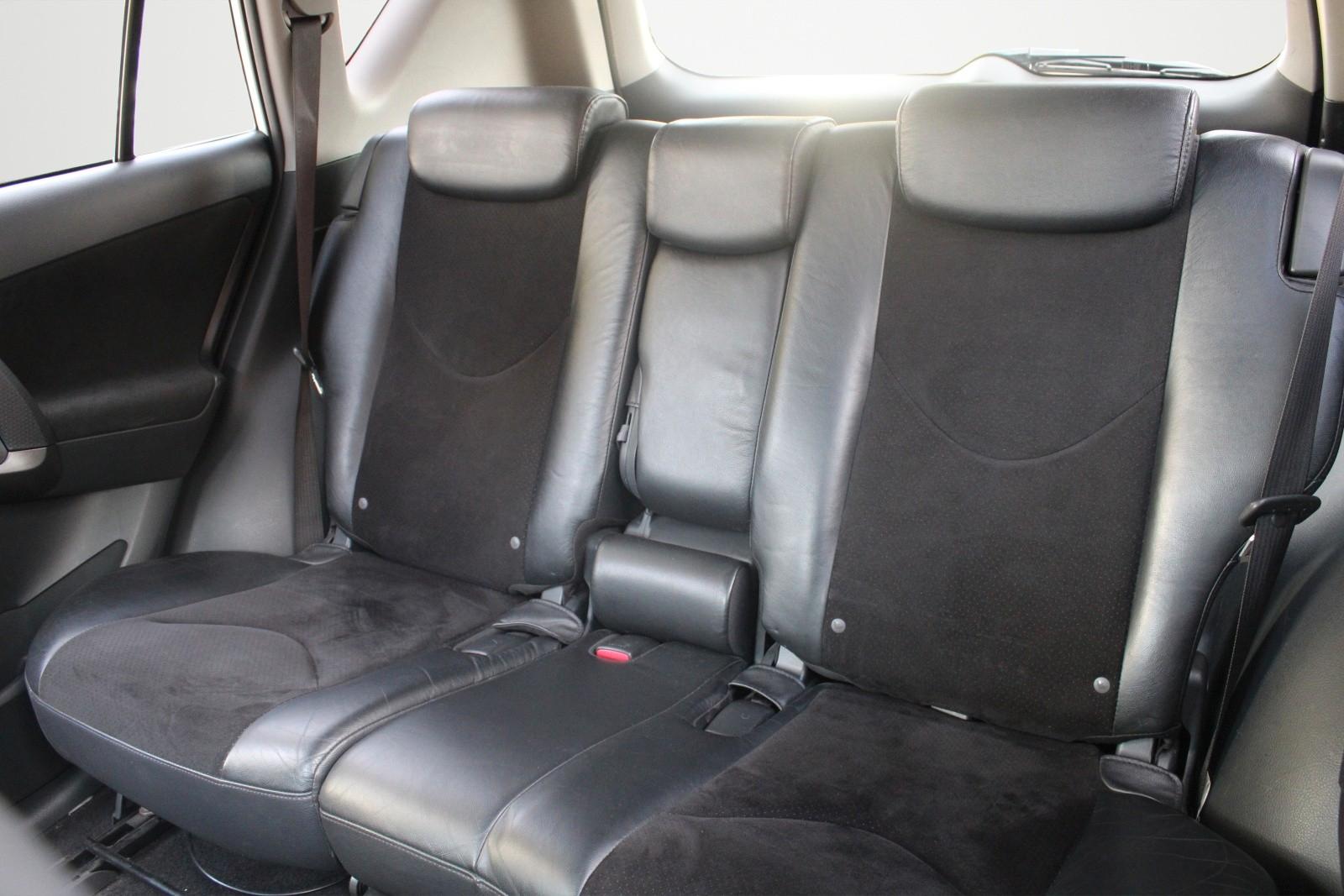 Toyota RAV 4 Executive 2.2 D-4D 150 ch BVA 4x4 – Cuir – Sièges chauffants – Caméra – Attelage – Climatisation 3 zones – Jantes 18