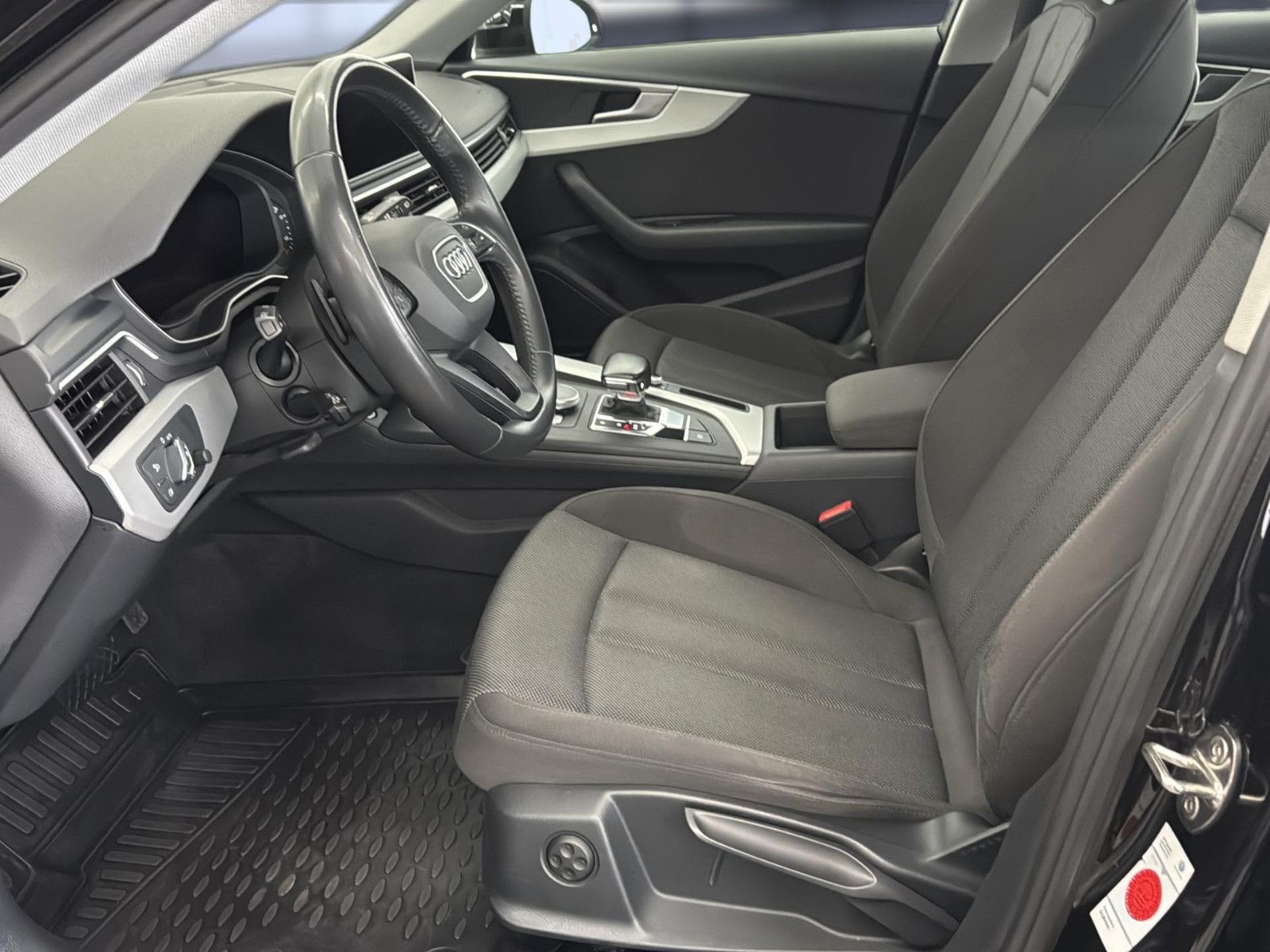 Fahrzeugabbildung Audi A4 Avant 35 TDI / AHK /