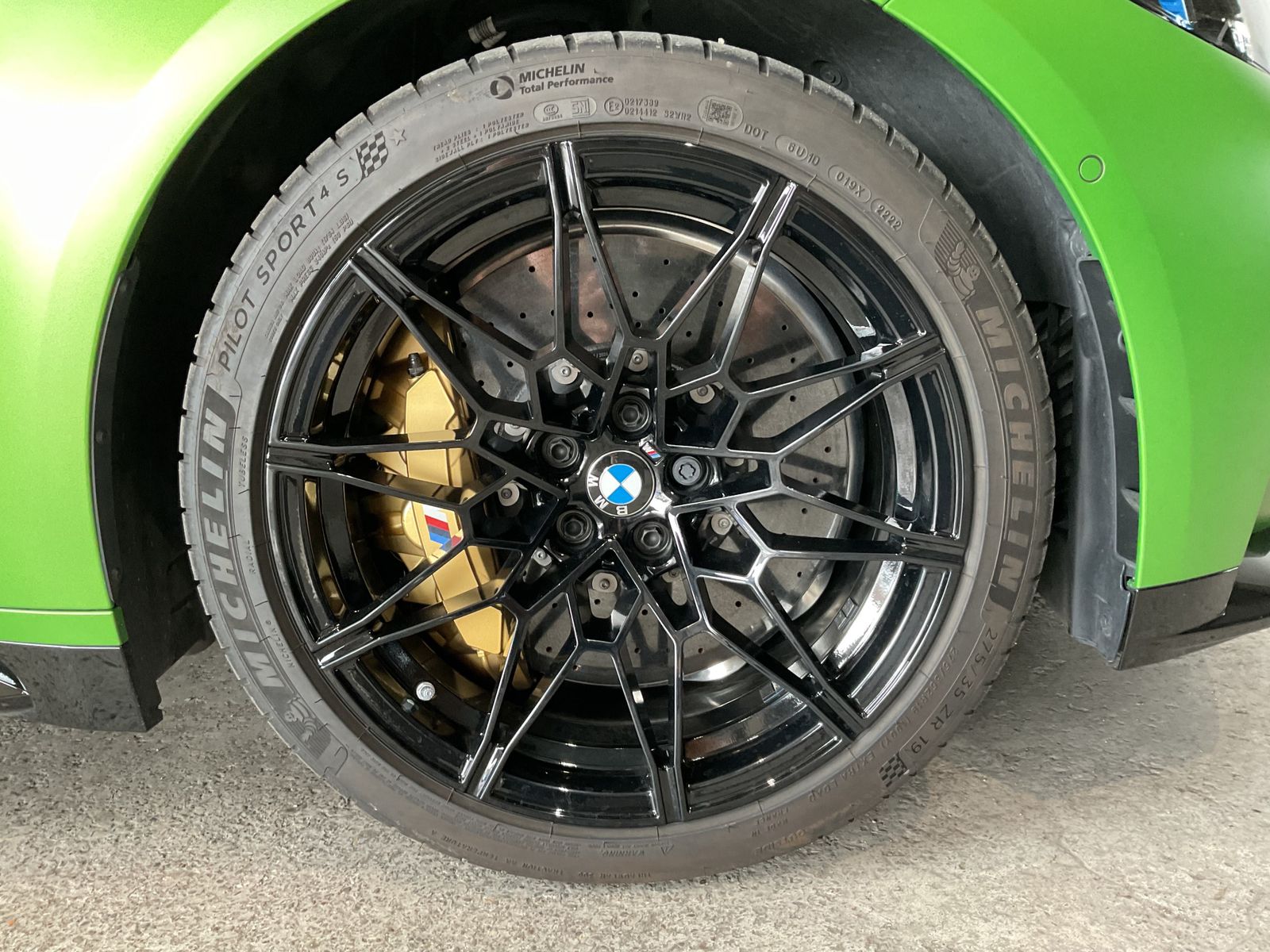 Fahrzeugabbildung BMW M3 Competition M xDrive Touring Sonderlackierung